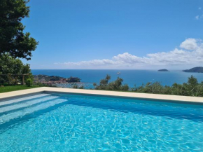 Quercia House, inside a Private Park, Pool, Tennis, AC, Parking next home and a Garage in Lerici! Lerici